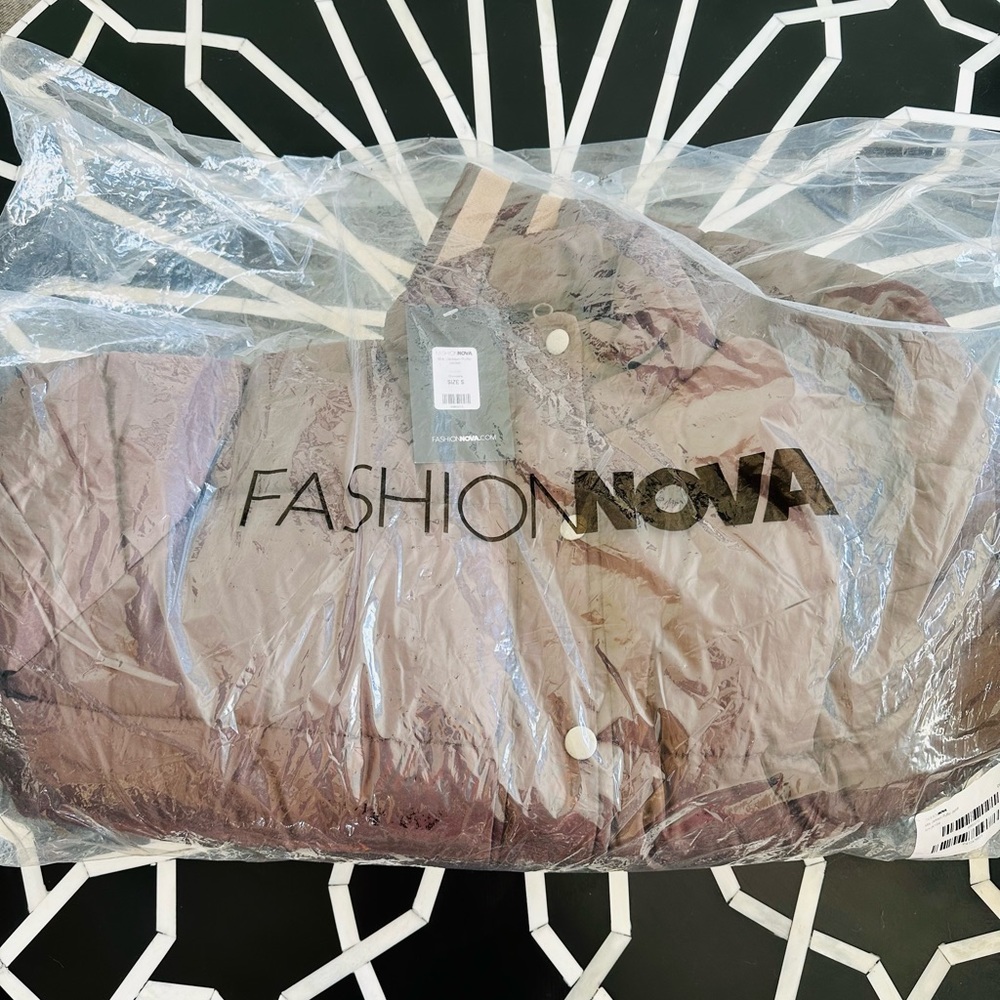 SOLD. Fashion Nova Mrs Jackson Chocolate Puffer Jacket - Picture 12 of 12
